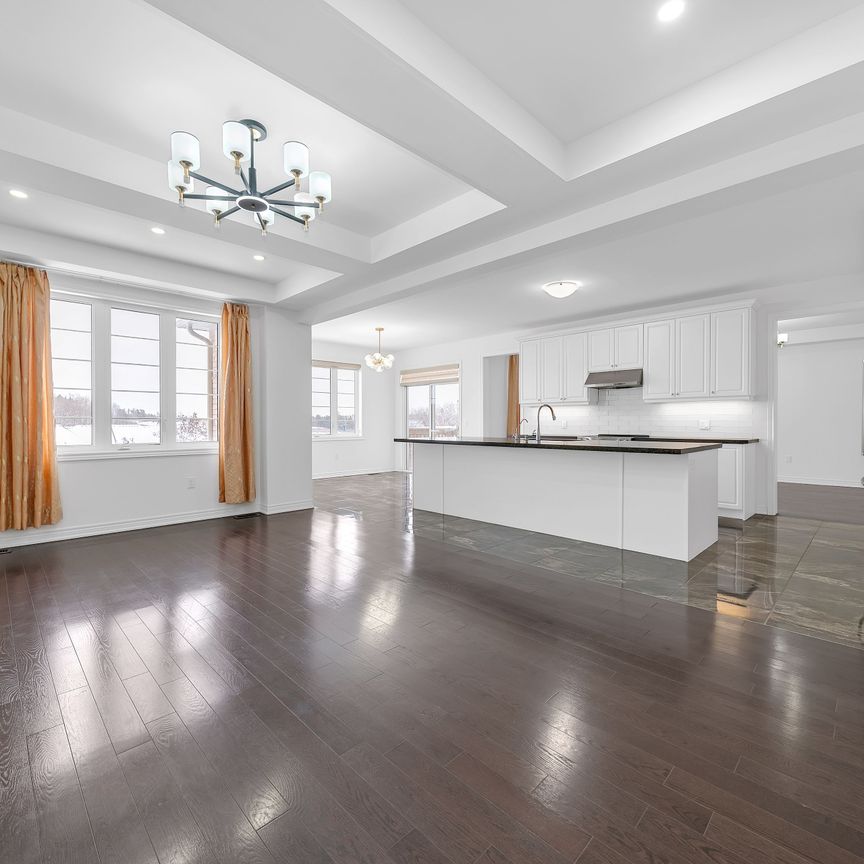 For Lease - 70 Forest Edge Crescent, East Gwillimbury, Ontario - Photo 1