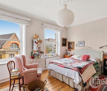 4 bedroom end of terrace house to rent - Photo 2