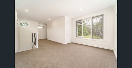 Stunning Four Bedroom Modern Home Backing onto Tranquil Silcock Reserve - Photo 5