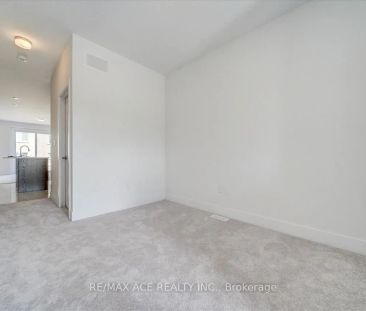Condo Townhouse For Lease | E9033646 - Photo 5