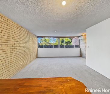 Spacious & Convenient 3 Bedroom Townhouse in a Leafy Setting - Photo 6