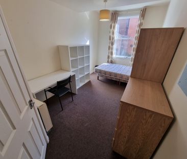 6 Bed Student Accommodation - Photo 5