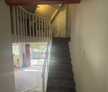 Charming 3BR Eden Terrace Home - Photo 2