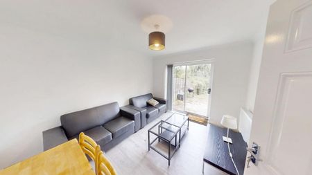 4 bedroom semi-detached house to rent - Photo 2