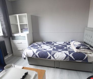 3 bedroom semi-detached house to rent - Photo 6