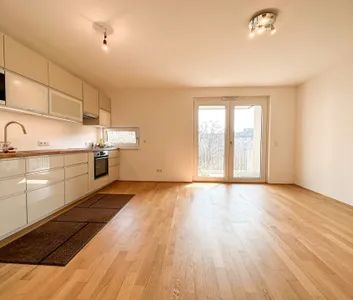 Großzügig | Sonnig | Balkon | Helle 3-Zimmer-Wohnung mit Garage! - Foto 1
