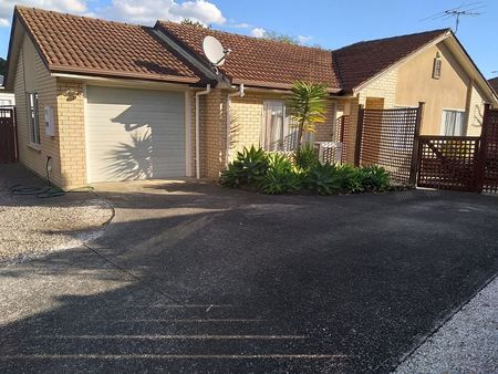 Pet Friendly 3 Bedroom family home - Photo 3