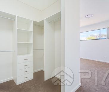 Modern 3 Bedroom TOP FLOOR Apartment Available For Lease!! - Photo 3