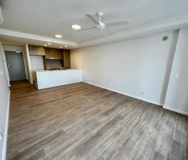 Varsity Lakes Living at Its Finest: 2-Bedroom Apartment in the Hear... - Photo 6