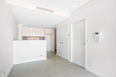 Entry via Block B,1-bed room modern apartment now for lease - Photo 2