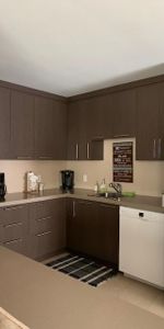 Superbe 4 1/2 , LÉVIS, (St-David) 3ème étage, air clim, 2 STATIONNEMENTS EXTÉRIEURS INCLUS, LIBRE LE 1ier juillet 2026. - Photo 4