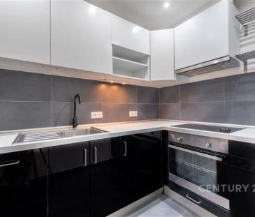 Moderní, světlý, kompletně zrekonstruovaný byt 2+kk ( 44 m - Fotografie 3