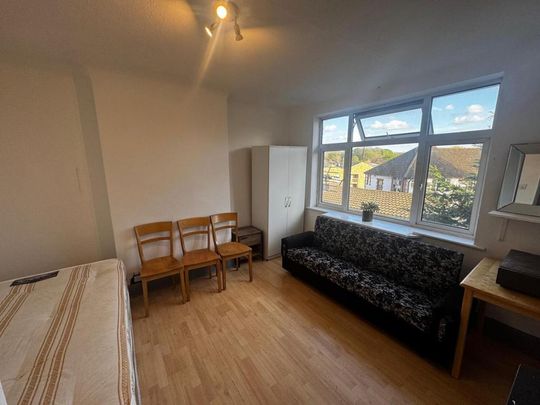 Studio to rent - Photo 1