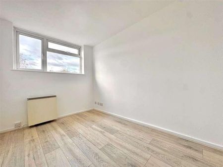 Willow Way, Farnham, Surrey, Surrey, GU9 - Photo 4