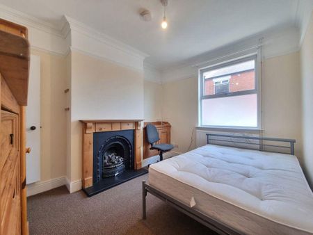4 bedroom terraced house to rent - Photo 2