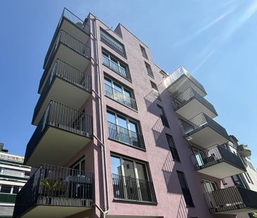 "Moderne 2.5-Attikawohnung mit grossem Balkon in der Nähe vom Letzi... - Photo 1