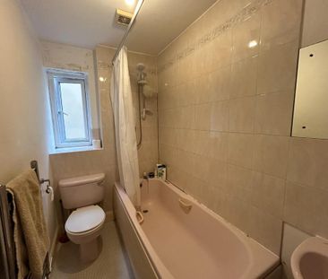 3 bedroom detached house to rent - Photo 2