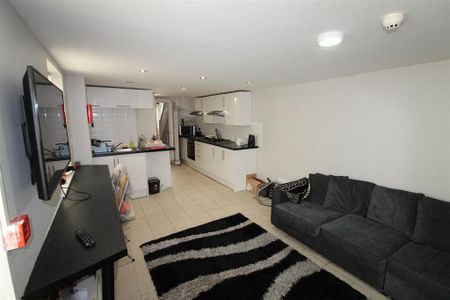 8 bedroom house to rent - Photo 2