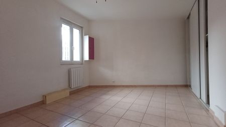 À Montredon-Des-Corbières, maison de village en location - Photo 5