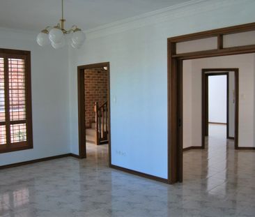 FULL BRICK DUPLEX - Photo 4