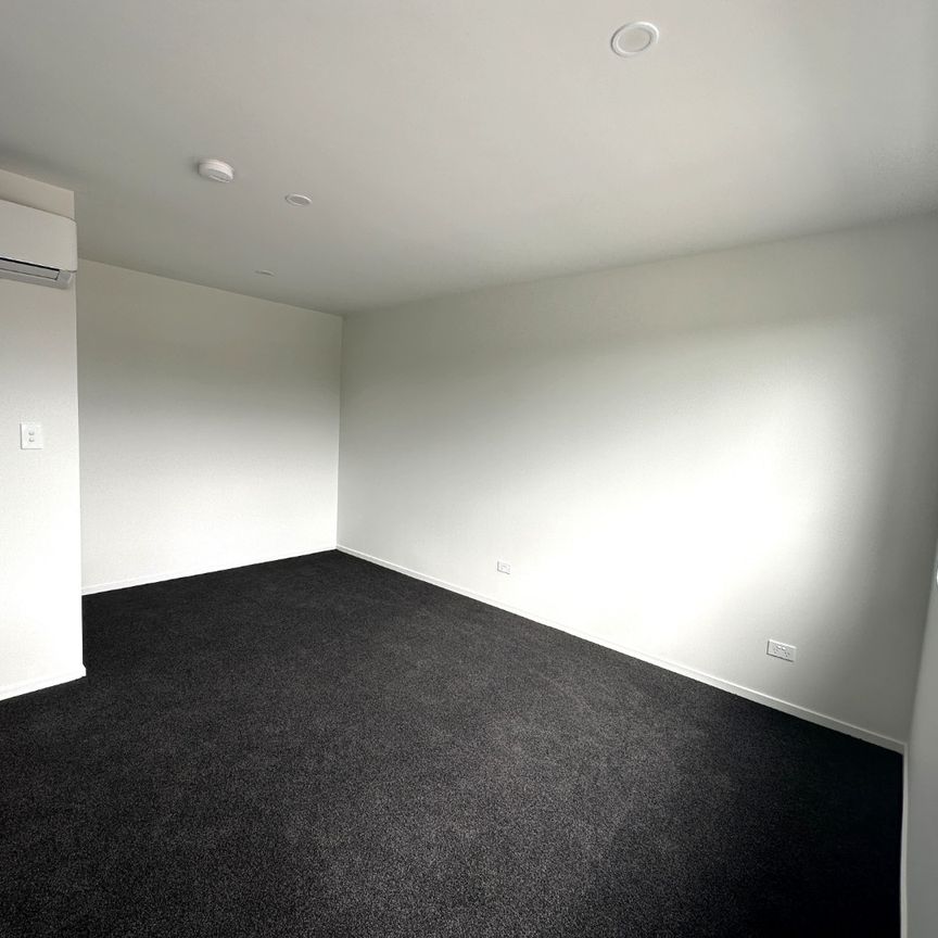 A Stylish Townhouse in Panmure - Photo 1