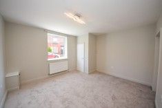 3 bed House - Mid Terrace for Rent - Photo 1