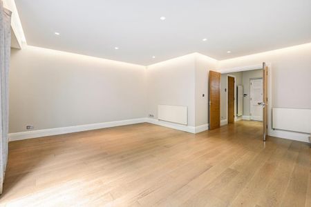 4 bedroom mews to rent - Photo 2
