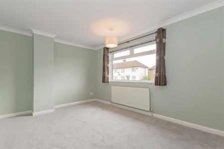 2 bedroom Semi-Detached House to let - Photo 5