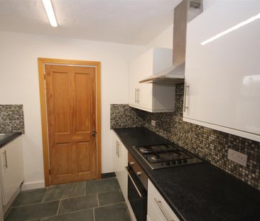 3 bedroom Terraced House to let - Photo 4