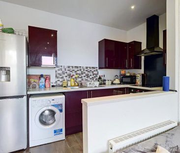 4 bedroom flat to rent - Photo 6