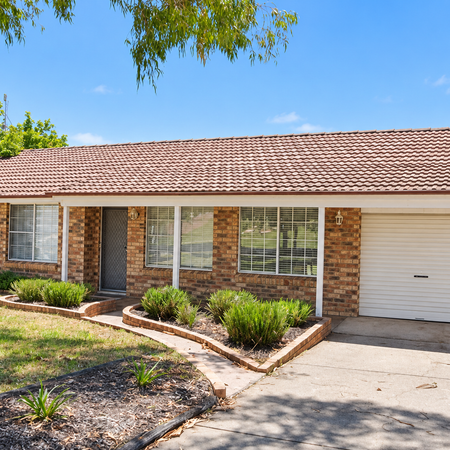 Prime Location Close to Schools & Shops! - Photo 3