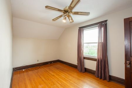 1 Bedroom Upper Unit with Large living space in St. Catharines!! - Photo 4