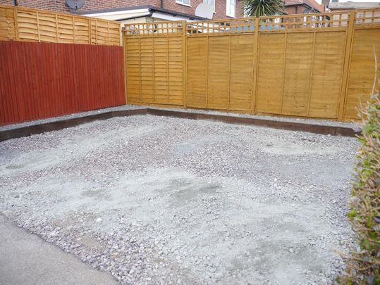 2 bedroom end of terrace house to rent - Photo 1