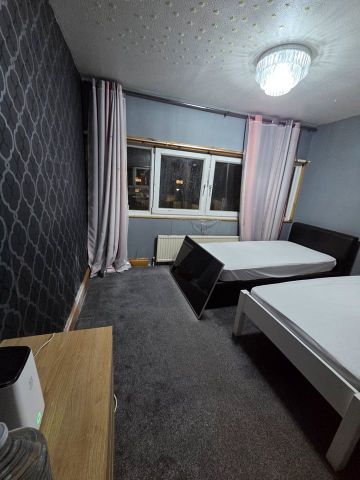 Room in a Shared House, Lindsey Close, CR4 - Photo 5