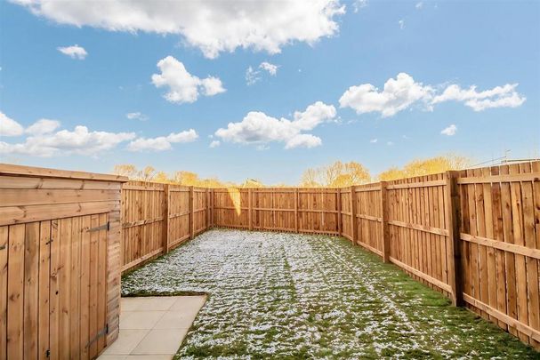 3 bedroom semi-detached house to rent - Photo 1