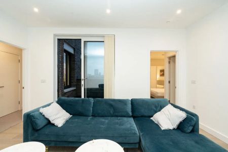 2 bedroom flat in London - Photo 5