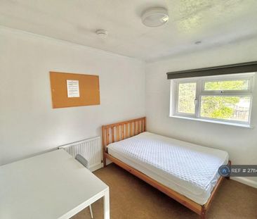 6 bedroom semi-detached house to rent - Photo 2