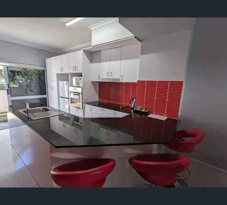 11 Full Moon Terrace/9 Craven Close, Port Douglas, Qld 4877 - Photo 3