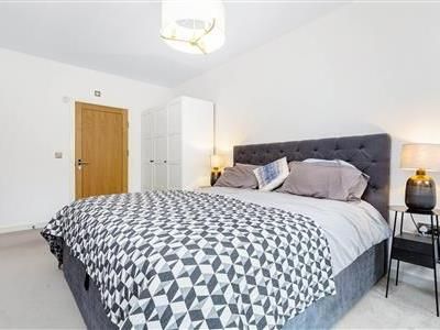 Vicarage Crescent, SW11 - Photo 4
