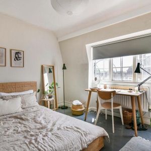 1 bedroom in a flat share to rent - Photo 2