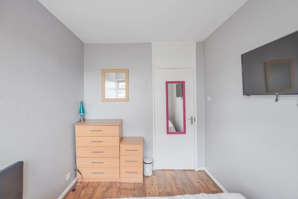 Wick Road – Room 4 - Photo 1