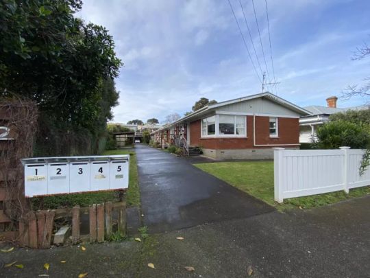 Mt Eden - Two bedroom unit - Photo 1