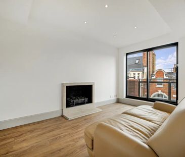 3 bedroom flat in Chelsea - Photo 2