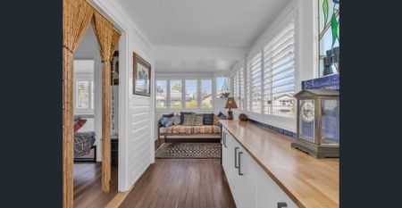 Highset Character Home - Photo 4