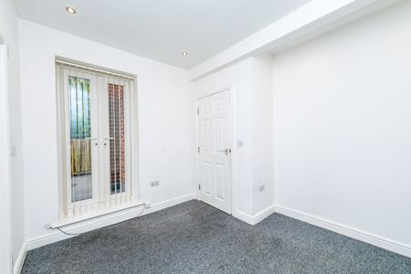 MIDDLETON PARK CIRCUS MIDDLETON LEEDS - Photo 2