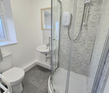 West Parade Flats - Photo 6