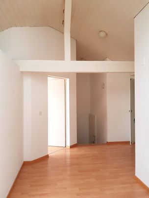 Charmante Dachwohnung zu vermieten - Photo 1