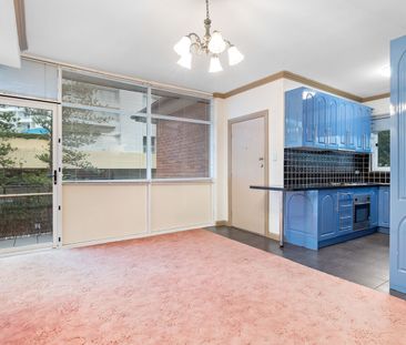Top Floor Apartment With Bay Views - Photo 1