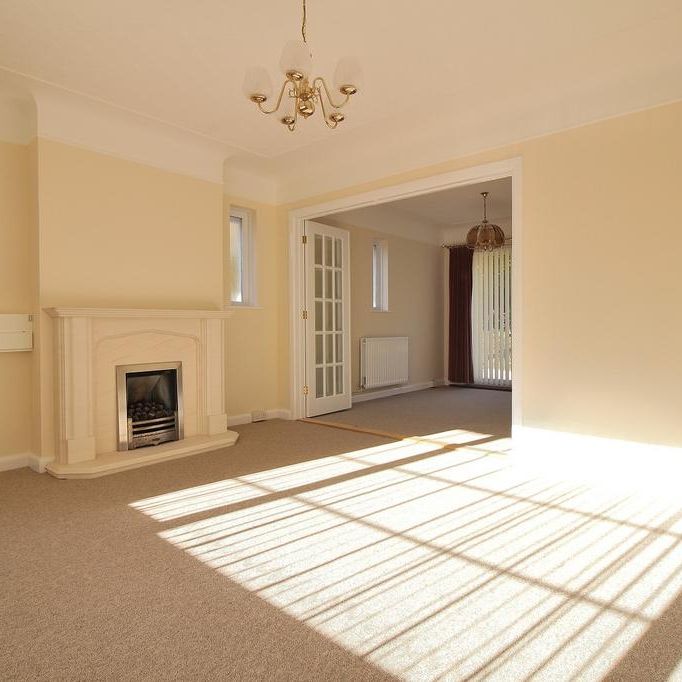 3 bedroom detached bungalow to rent - Photo 1