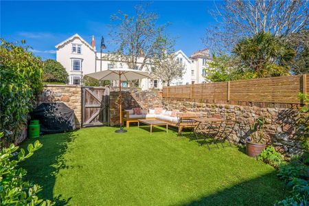 Distinguished Redland Stone Townhouse | Beautifully Renovated | Prime Clifton Address - Photo 3